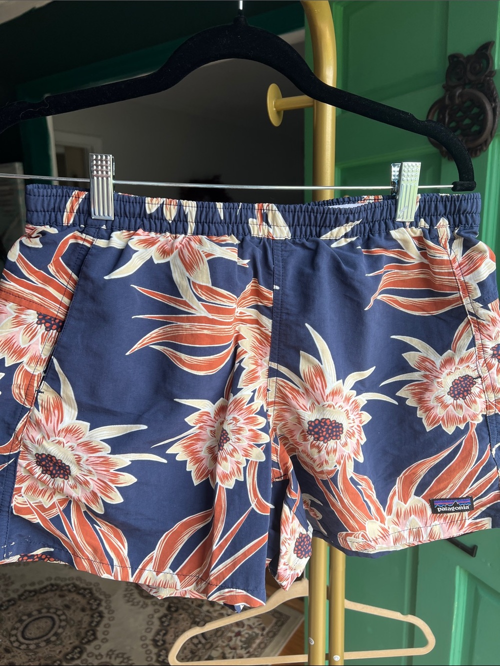 Patagonia Navy baggies with Coral and Cream Floral Print size Medium 🔥💕